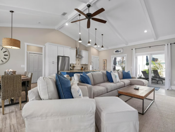Four Bedroom Vacation Home in Holmes Beach Close to Beach